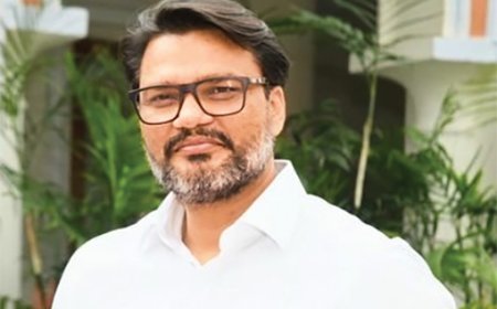 पूर्व मुख्यमंत्री अशोक गहलोत के ओएसडी रहे लोकेश शर्मा हुए गिरफ्तार,कुछ ही देर में हुई जमानत