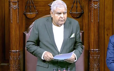 राज्यसभा में कांग्रेस की बेंच से मिली नोटों की गड्डियां, सभापति ने बताया गंभीर मामला