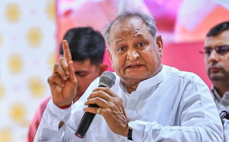 पूर्व मुख्यमंत्री अशोक गहलोत ने धक्का-मुक्की कांड़ को बताया बड़े षड़यंत्र का हिस्सा