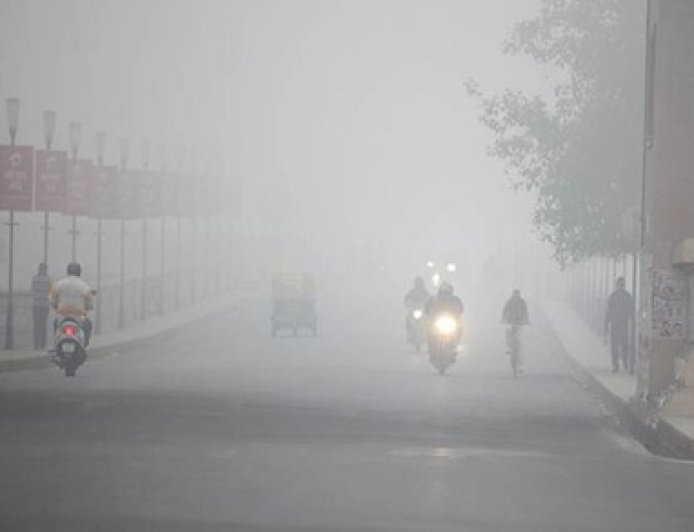 कई राज्यों में गिरा तापमान, बर्फीली हवाओं के चलने से बढ़ी ठंड