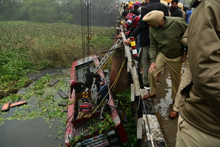 बठिंडा में यात्रियों से भरी बस गिरी नाले में, 8 की मौत, कई घायल