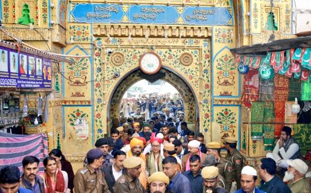 ख्वाजा साहब की दरगाह में पीएम मोदी की तरफ से चढ़ाई गई चादर