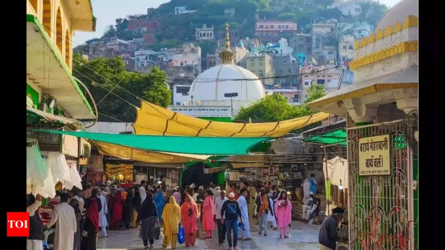 पीएम के बाद अब पूर्व सीएम अशोक गहलोत ने अजमेर शरीफ भेजी चादर
