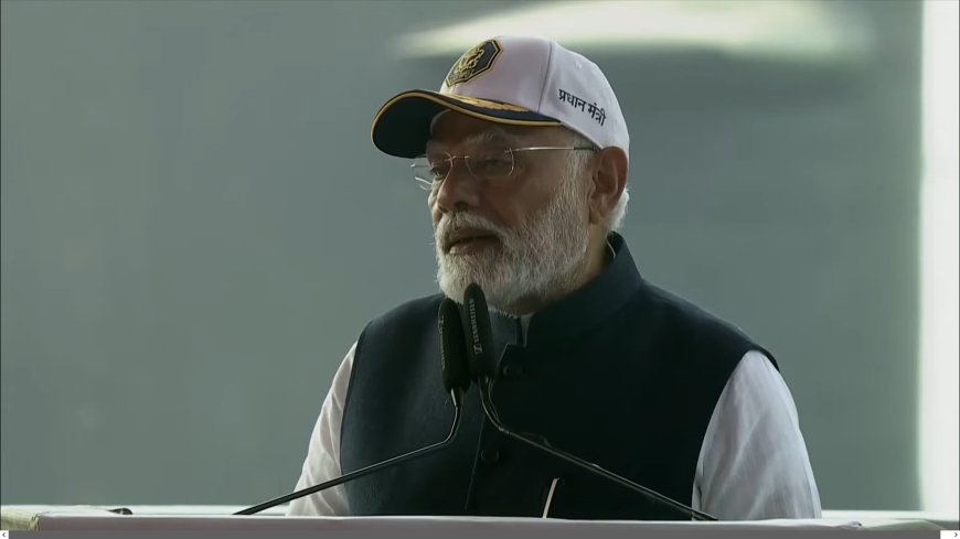 प्रधानमंत्री नरेंद्र मोदी ने देश को तीन मेड इन इंडिया युद्धपोत किए समर्पित