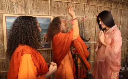 अंतिम चरण में महाकुंभ का महापर्व, अभिनेता अक्षय और अभिनेत्री कैटरीना ने भी लगाई आस्था की डुबकी