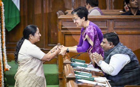 दिल्ली विधानसभा में पेश हुई सीएजी रिपोर्ट, आप की शराब नीति से हुआ 2000 हजार करोड़ का घाटा