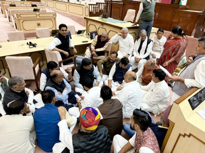 राजस्थान विधानसभा में रात भर कांग्रेसी नेताओं ने किया विरोध प्रदर्शन