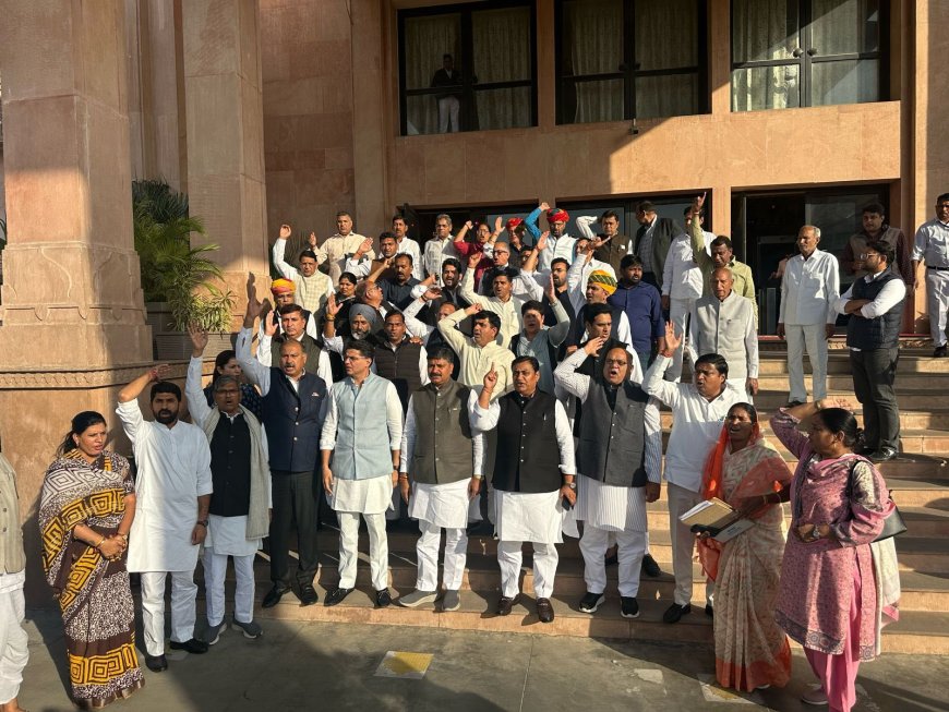 गहलोत-पायलट समेत पूरी प्रदेश कांग्रेस के नेताओं ने किया विधानसभा का घेराव